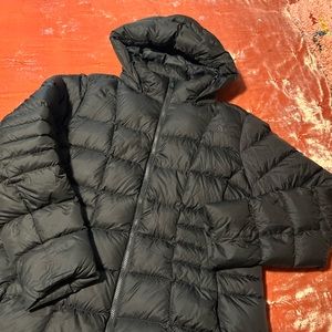 The North Face Women’s mid-length puffer jacket